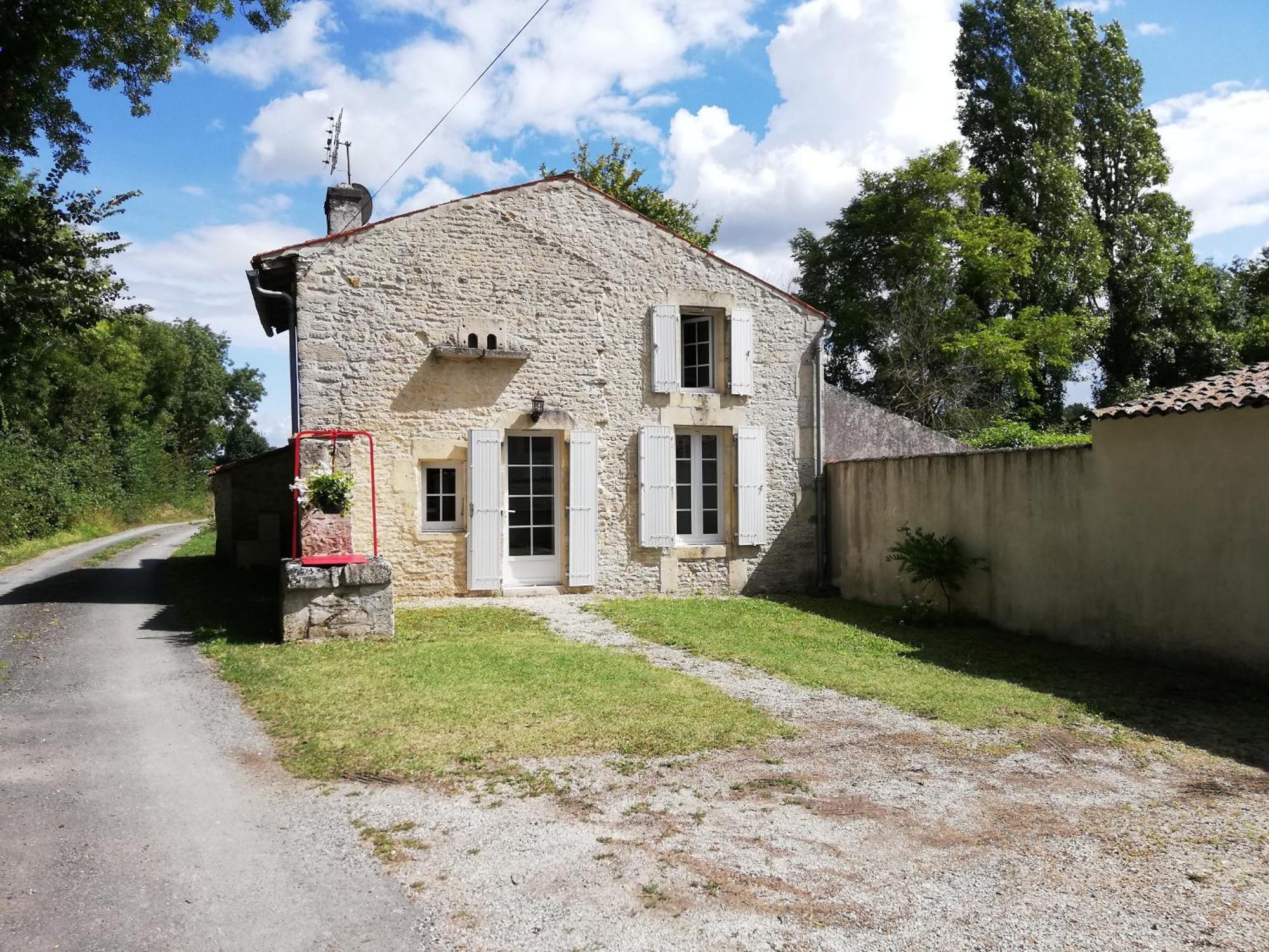 La Petite Maison Matha Exterior photo